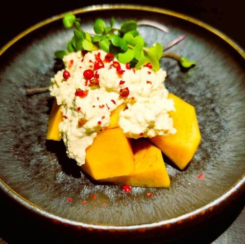 大人のデザート感覚！「季節のフルーツの白和え」 480円（税込）