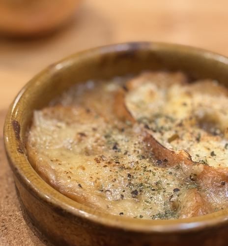 [On a cold winter's day] Onion gratin soup