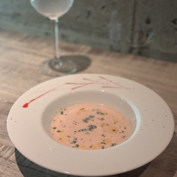 【新玉ねぎとビーツのポタージュ】