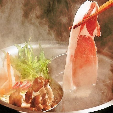 对于想要享受不同肉的味道而不是数量的顾客...品尝并比较3种肉♪涮锅套餐2500日元