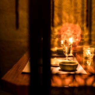 8名様までご利用可能な接待などでも大活躍のテーブル個室をご用意しております！おしゃれなテーブルとおしゃれな椅子で雰囲気もいい個室です◎
