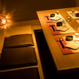 デザインされたオシャレな個室席でゆったりと時が流れるのをお楽しみください...大中小個室完備で2名様～団体様まで個室でご案内可能です！
