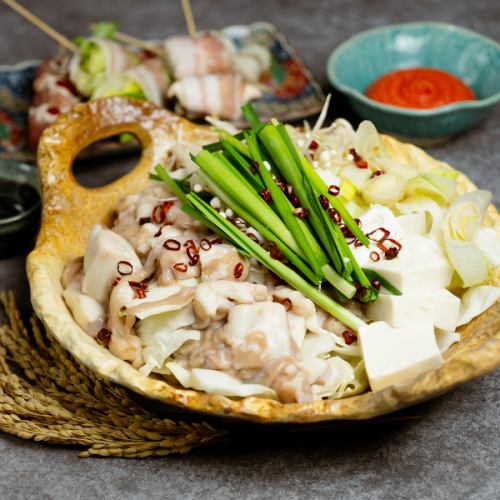 这家餐厅供应美味、正宗的九州风味内脏锅!