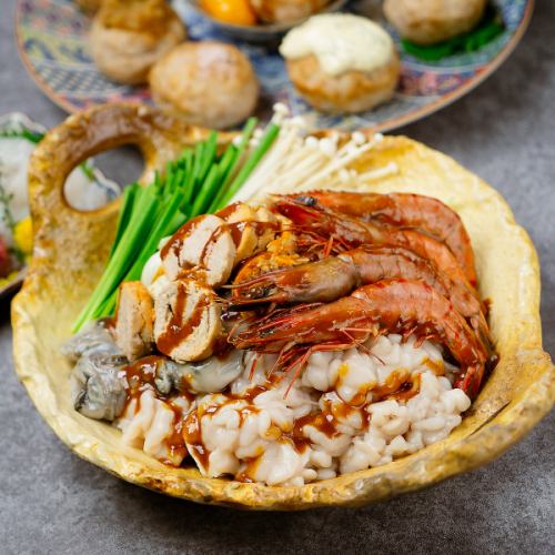 在包间里享用牛骨火锅和痛风火锅!