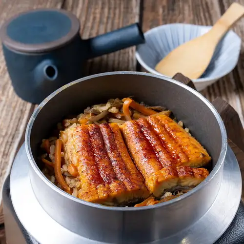 Eel rice cooked in a pot