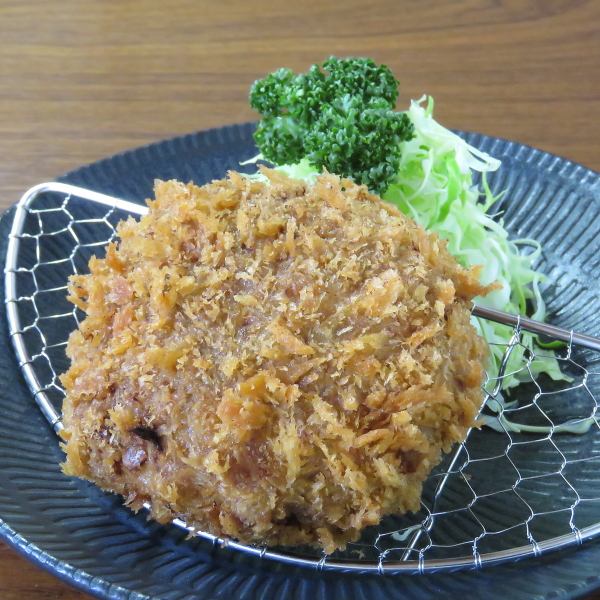 【数量限定】絶品！ブランド豚使用の「特製メンチカツ」/560円 (税込)
