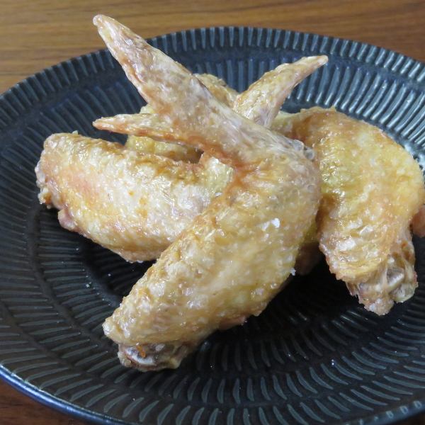 【国産鶏使用】あっさり味付けがうれしい♪「特製手羽先(5本)」/680円 (税込)