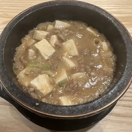 特製和風だし香る！石焼で味わう熱々和風麻婆豆腐