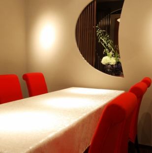 [Rose-Sobi-]桌上型私人房間，最多可容納6人。非常適合各種場合，例如僅限女孩的聚會，宴會，晚宴，娛樂活動和麵對面的會議。請隨時要求提前預覽。