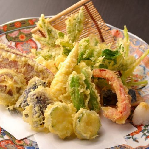 Assorted seasonal vegetable tempura