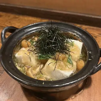 炸豆腐配白蘿蔔絲和金針菇