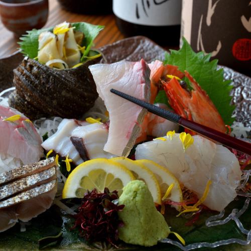 Assorted sashimi (top)