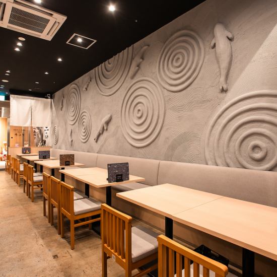 清潔感のある空間で鮮魚×こだわりの日本酒を堪能するならどん平