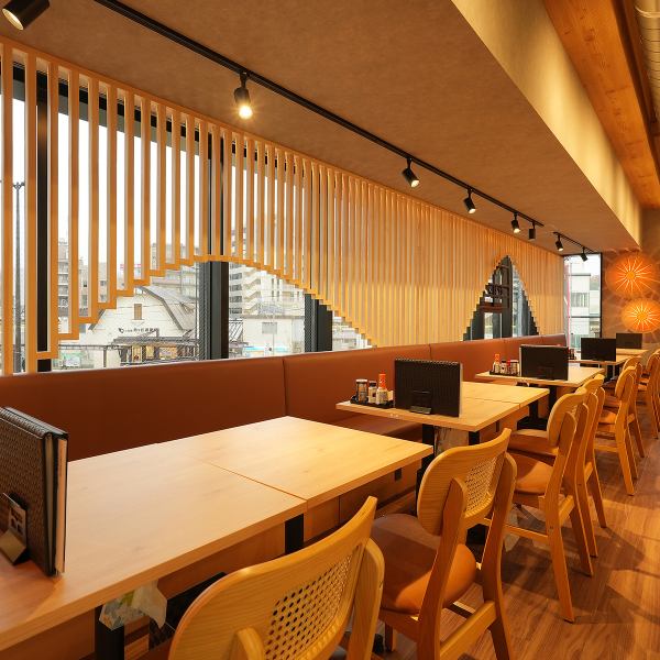 ◇◆4名様までご利用いただけるテーブル席も完備◇◆カウンター席のほかにもテーブルを完備!各種宴会やファミリーでお気軽にご利用下さいね!