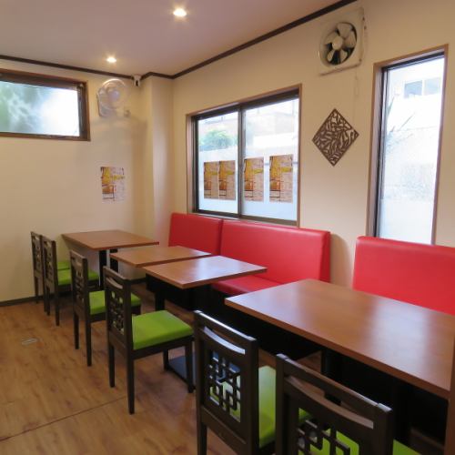 明るくゆったりした店内◎