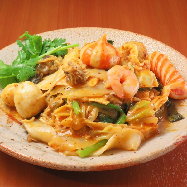 病みつきになる「汁なし麻辣麺」もご用意しております！