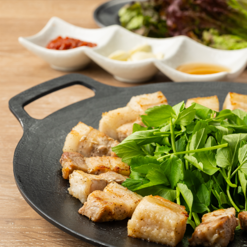 ミナリギョプサル付★自慢の韓国チキンや揚げマンドゥ含◆コスパ◎全40種食べ放題 3999⇒
