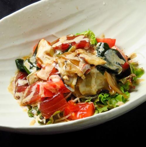 Seafood salad [Kagoshima black vinegar and soy sauce dressing]