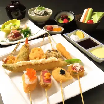 【ストップがかかるまで】揚げたてを順番にお出しするディナー限定「串揚げ満喫コース」で大人の贅沢を堪能