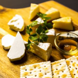 Assorted Cheese/Crackers