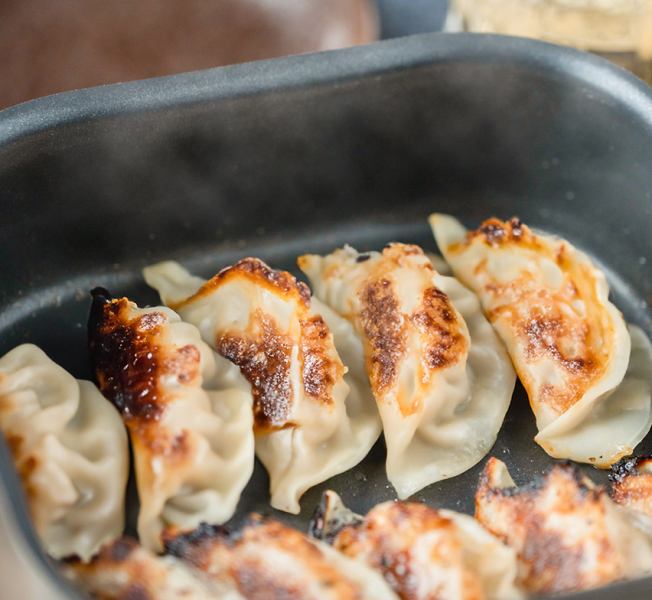 [Our recommendation☆] Crispy fried chicken and juicy hand-wrapped gyoza dumplings♪