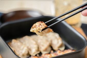 ★Specialty★ Hand-wrapped juicy gyoza dumplings (5 pieces)