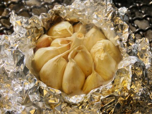 丸ごとにんにくホイル焼き