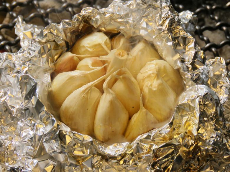 丸ごとにんにくホイル焼き