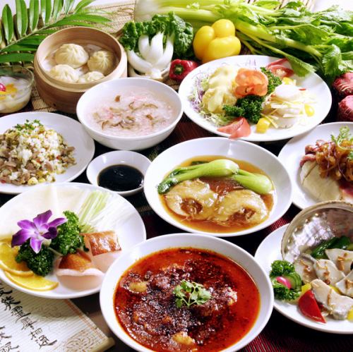 フカヒレ姿煮、北京ダック、アワビにナマコなど至れり尽くせりのコース!!