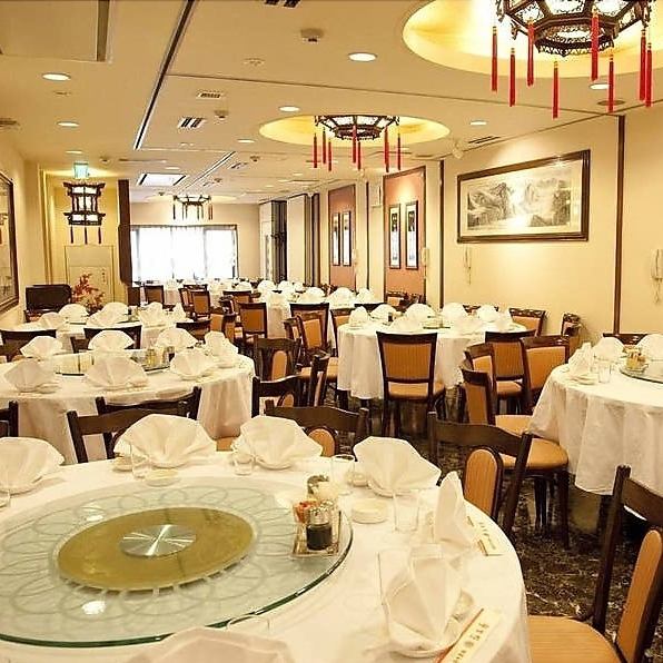 【中華街×個室×貸切】フロア貸切⇒最大８０名様まで可能です！８～１０名様個室は、にぎわう人気の市場通りを見下ろせる個室♪予約必須の超人気なお席です！ 宴会 貸切 個室 女子会 記念日 ランチ 忘年会