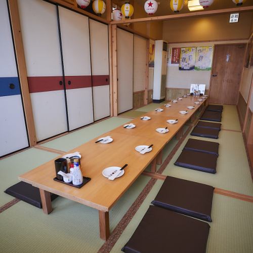 <p>団体席から少人数様までと幅広いニーズに応えられるお席を用意しております。2階も50名様までで貸し切り対応可能です。定期的な空気の入れ替えを行い卓上にはアルコールジェルも用意しております。周りの目を気にせずゆったり楽しいひと時をお過ごしください。</p>