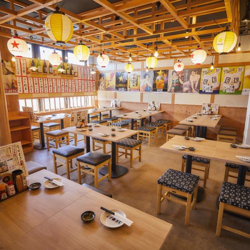 移動可能で2名様からご利用頂けます♪大人数での宴会はもちろん、2~4名の少人数利用にもフィットする多様な席タイプを完備。心地よい距離感で、お食事も会話も弾みます。