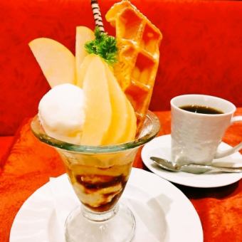 [Limited Time Menu] Pear and Apple Autumn Parfait ◆ 1,250 yen (tax included)