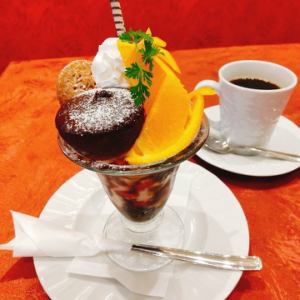 巧克力熔岩芭菲