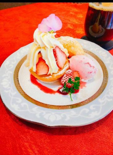 [Mascarpone and Strawberry Custard Pie] *Open until 18:00