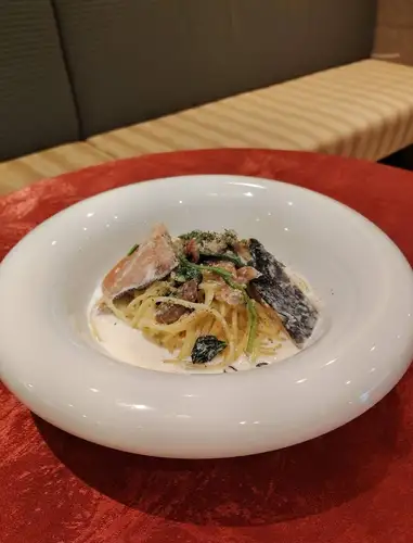 가을 연어와 버섯 크림 파스타