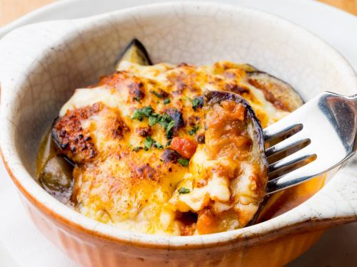Eggplant and minced meat sauce gratin