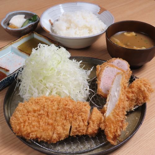 とんかつの新たなスタンダード！群馬県産の赤城ポークを使用した逸品は一口で虜になる旨さを誇っています。