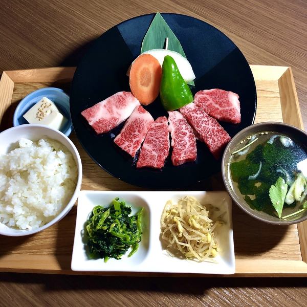 仙台牛五花肉午餐 1380日元（含稅）