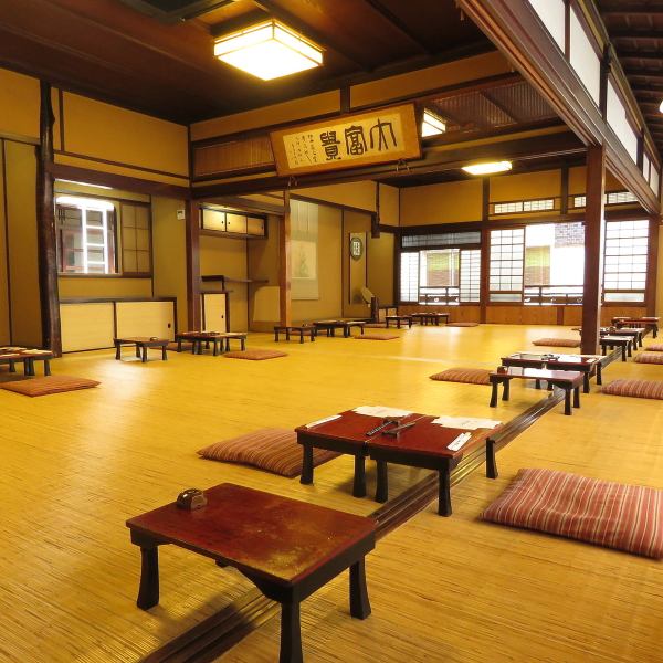 [Large/Medium Hall] On the 2nd floor, there is a large/medium hall that can hold banquets for up to 40 people.Please use our historic restaurant for banquets, welcome and farewell parties, dinner parties and celebrations.