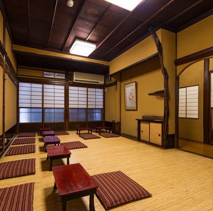 [Zashiki] There are 6 tatami rooms on the first floor.Legless chairs (without backrests) are available, but the number is limited, so please contact us in advance.