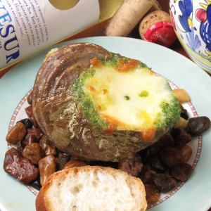 Garlic butter grilled turban shell with baguette bread