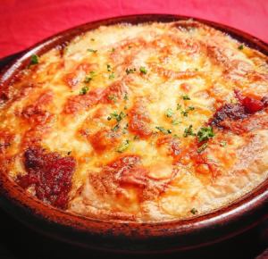 Grilled ground beef and mashed potatoes with cheese