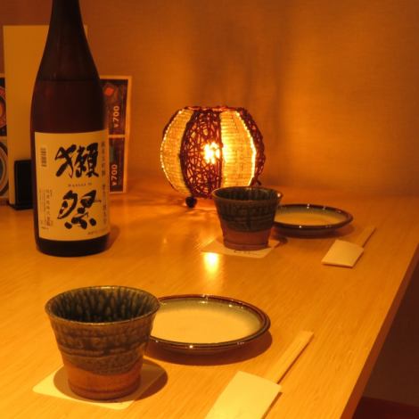 [Reservations required for horse meat hotpot! #GO TO Gate] 5 minutes walk from Yokosuka Chuo Station.Our store, located in a quiet residential area, has a modern Japanese atmosphere where you can feel the warmth of wood.You can enjoy famous sake from all over the country at the spacious counter seats, or have fun with friends at the sunken kotatsu seats in the back.Banquets are also welcome♪