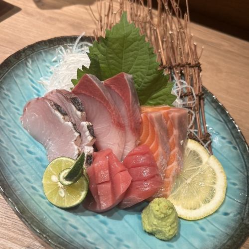 Assorted sashimi