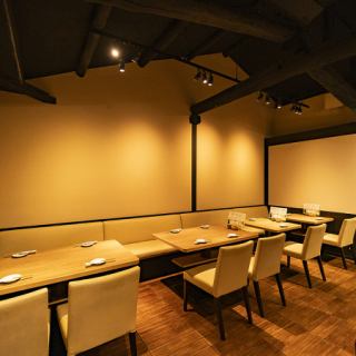 If you connect the seats together, we can accommodate up to 20 people! Spacious table seating.Relax and enjoy your meal in our seats.