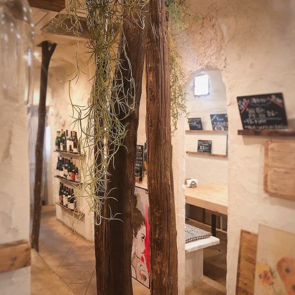 The interior of the store, which was created in the image of the Arles region of France, is a relaxing space reminiscent of a hideaway.The interior of the store, which is centered on private rooms, values a good atmosphere.Very fashionable table seats that you can enjoy without hesitation.Please choose it as the best place to eat when you go sightseeing in Maizuru, a space where the story is so exciting that you forget the time.