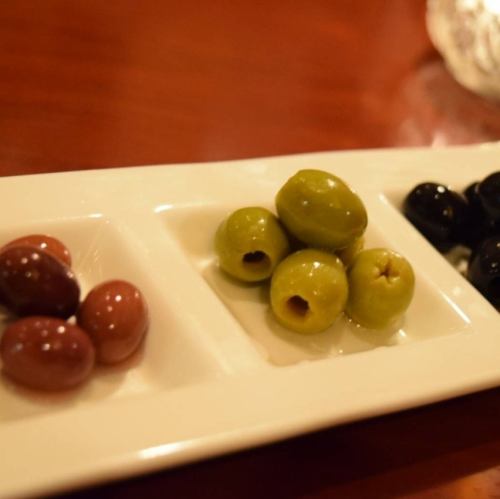 オリーブの盛り合わせ