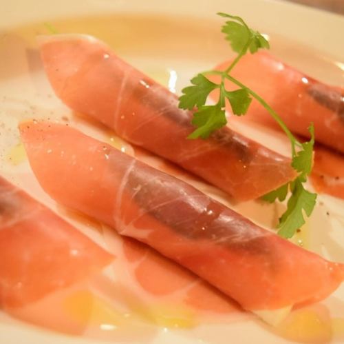 モッツァレラとバジルの生ハム包み