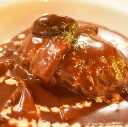 自家製煮込みハンバーグ～キノコ入りデミグラスソース～